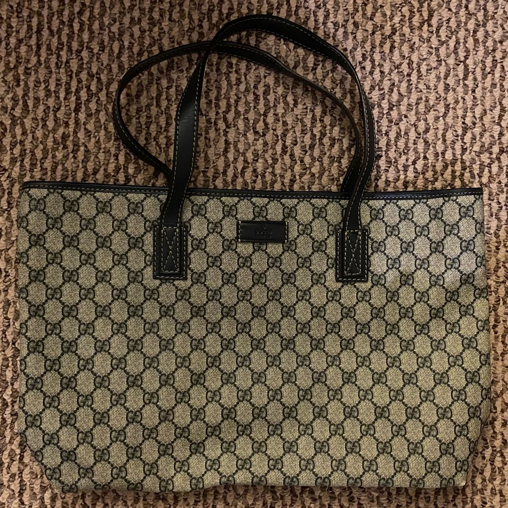 Authentic Gucci tote Medium